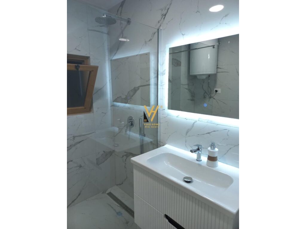 Dos apartamentos 1+1 en venta en Komuna e Parisit 120 m²