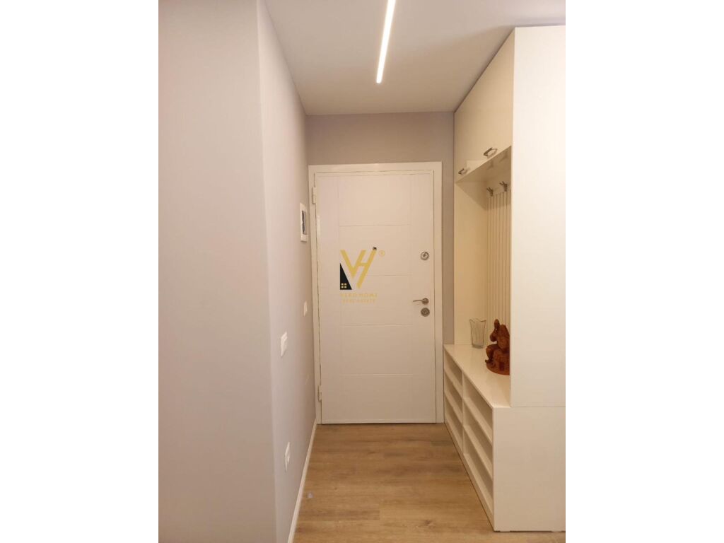 Dos apartamentos 1+1 en venta en Komuna e Parisit 120 m²