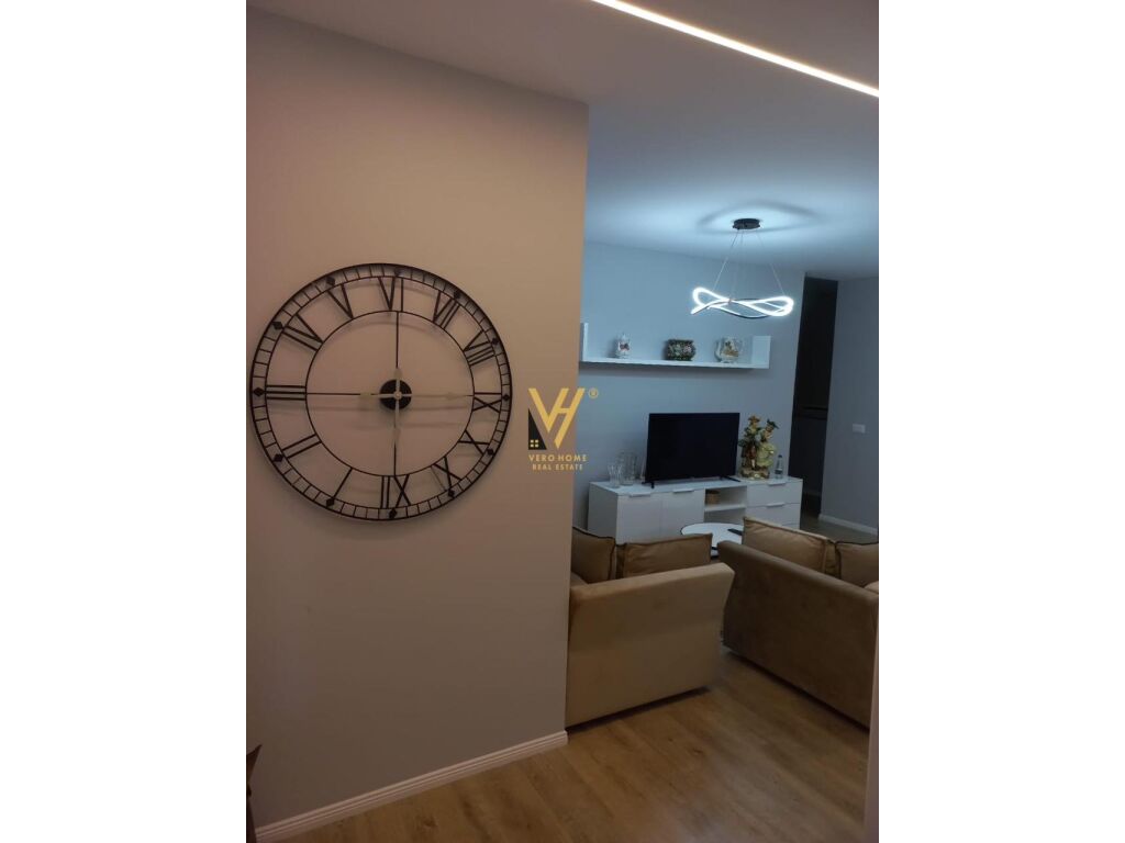 Dos apartamentos 1+1 en venta en Komuna e Parisit 120 m²