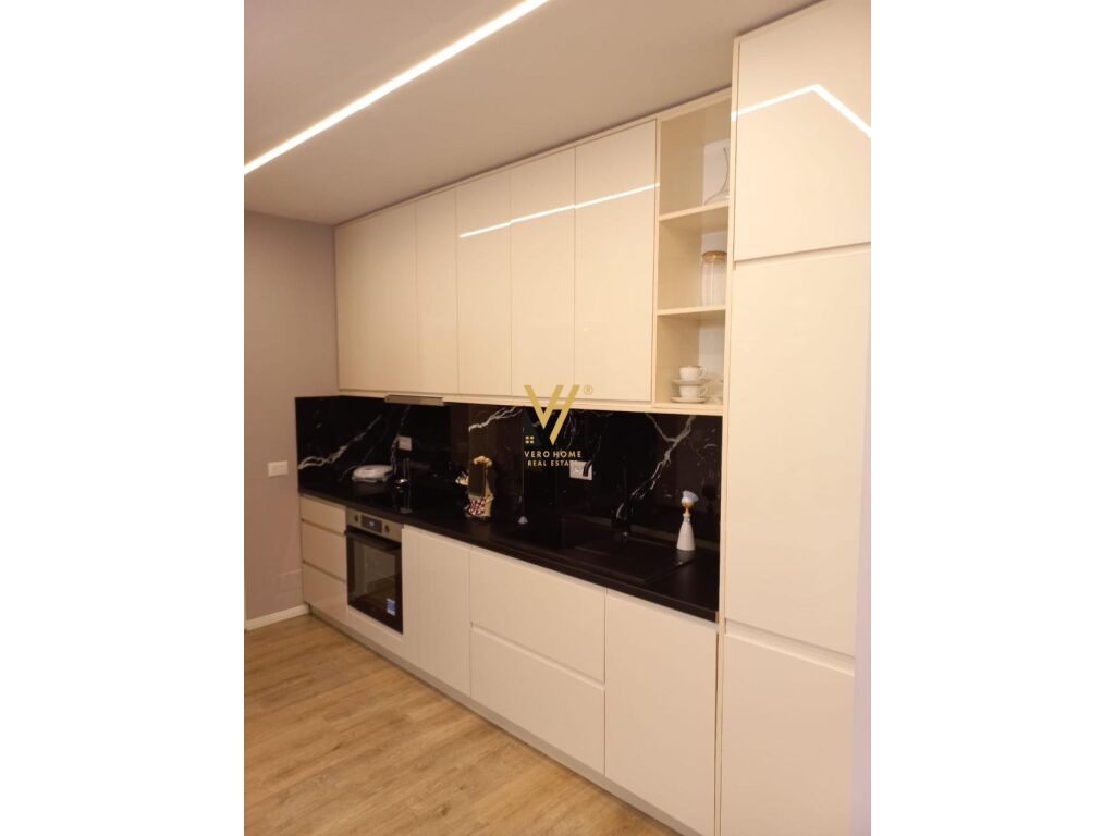 Dos apartamentos 1+1 en venta en Komuna e Parisit 120 m²