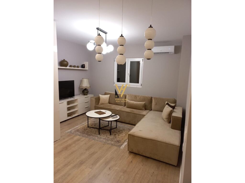 Dos apartamentos 1+1 en venta en Komuna e Parisit 120 m²