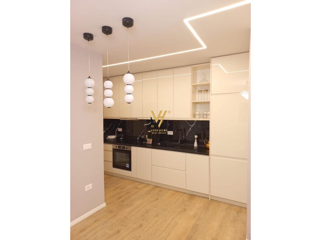 Dos apartamentos 1+1 en venta en Komuna e Parisit 120 m²