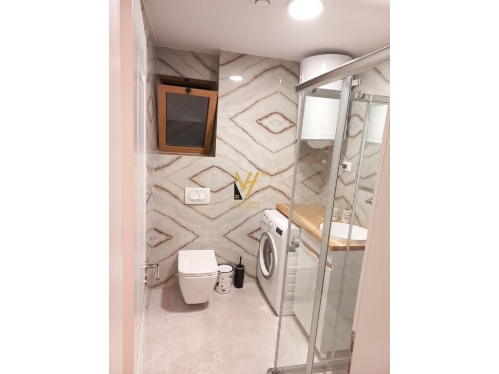 Dos apartamentos 1+1 en venta en Komuna e Parisit 120 m²