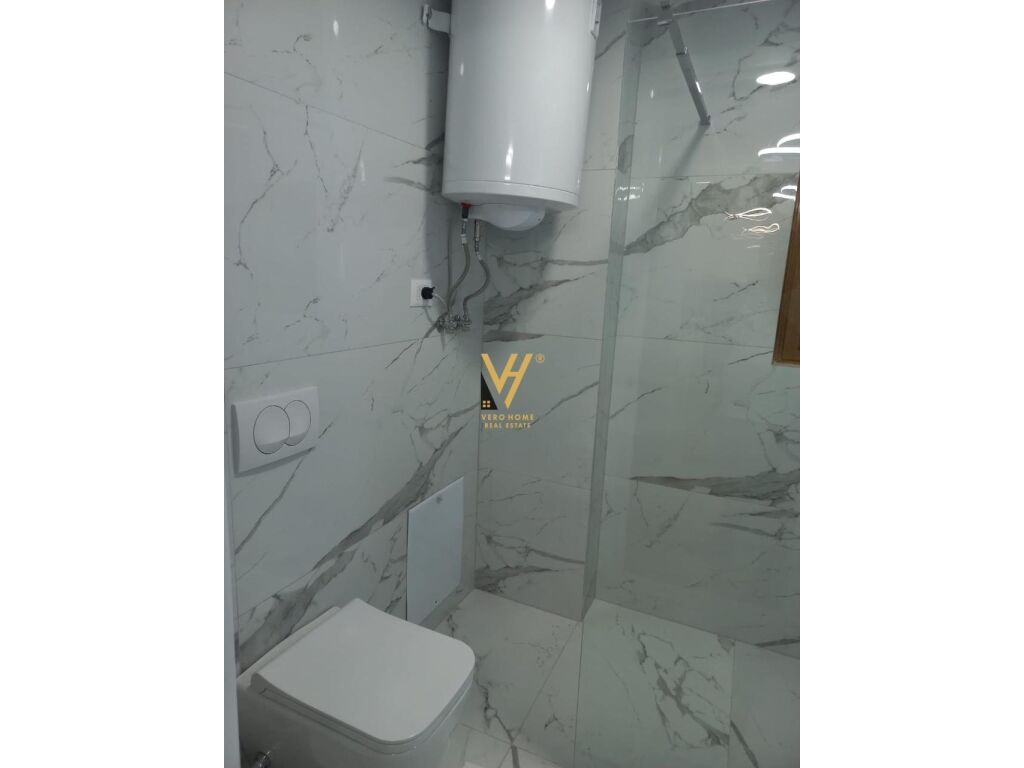 Dos apartamentos 1+1 en venta en Komuna e Parisit 120 m²