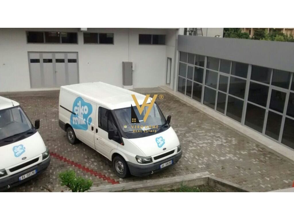 Ambiente comercial à venda em Elbasan 1400 metros quadrados