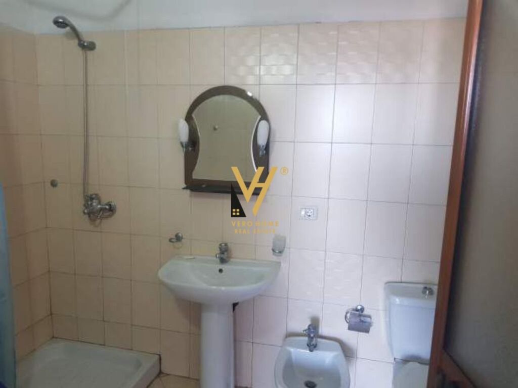 Apartamento 1+1 en venta en la playa de durres, 80 metros cuadrados