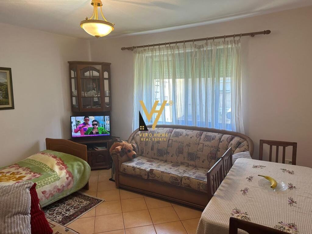 Apartamento 2+1 à venda perto do antigo restaurante durresi, 81 metros quadrados