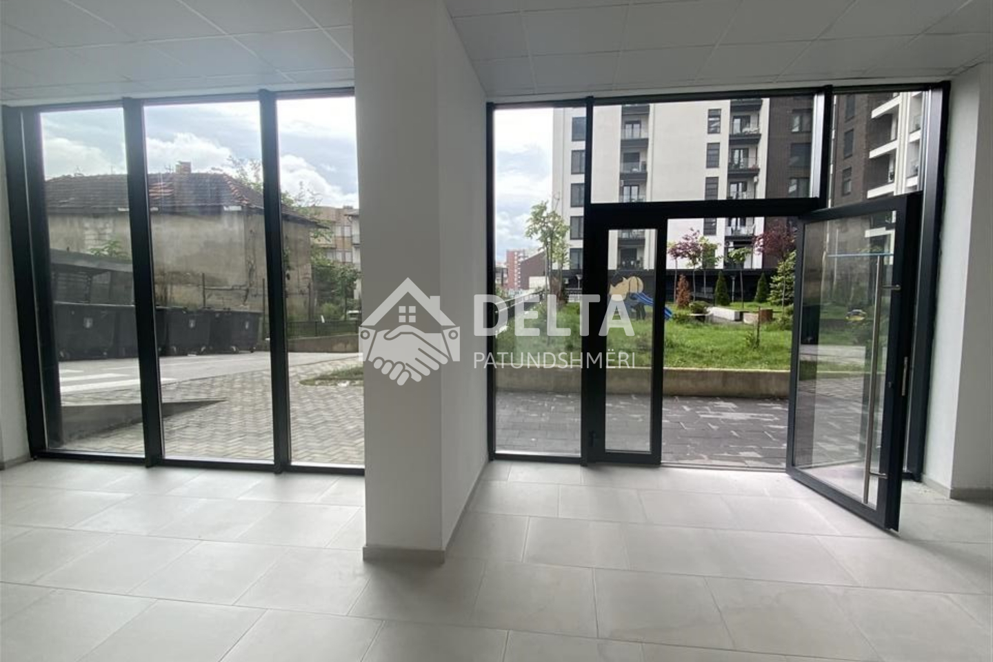 Commercial space for sale at Bregu i Diellit (2)
