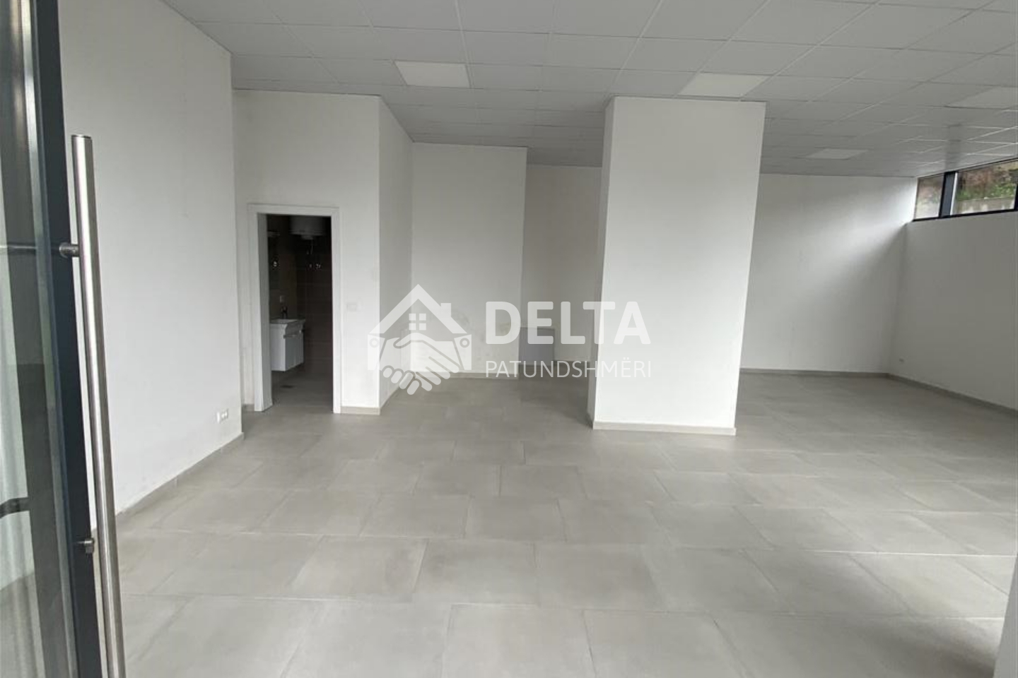 Commercial space for sale at Bregu i Diellit (5)