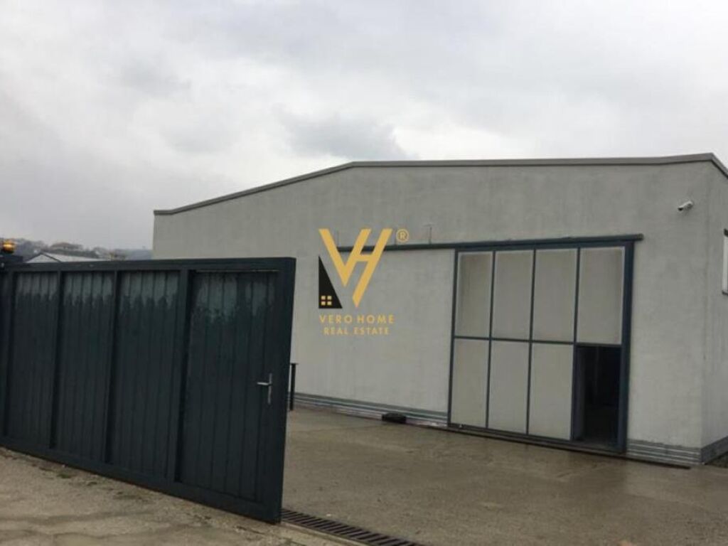 Local comercial en alquiler cerca de la autopista tr-dr 1100 metros cuadrados