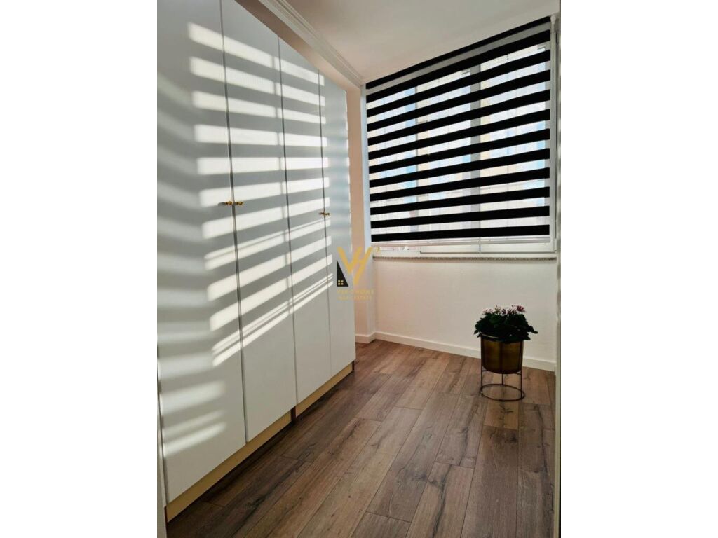 Shitet apartament 2+1 prane kompleksit nobis 110 metra katror