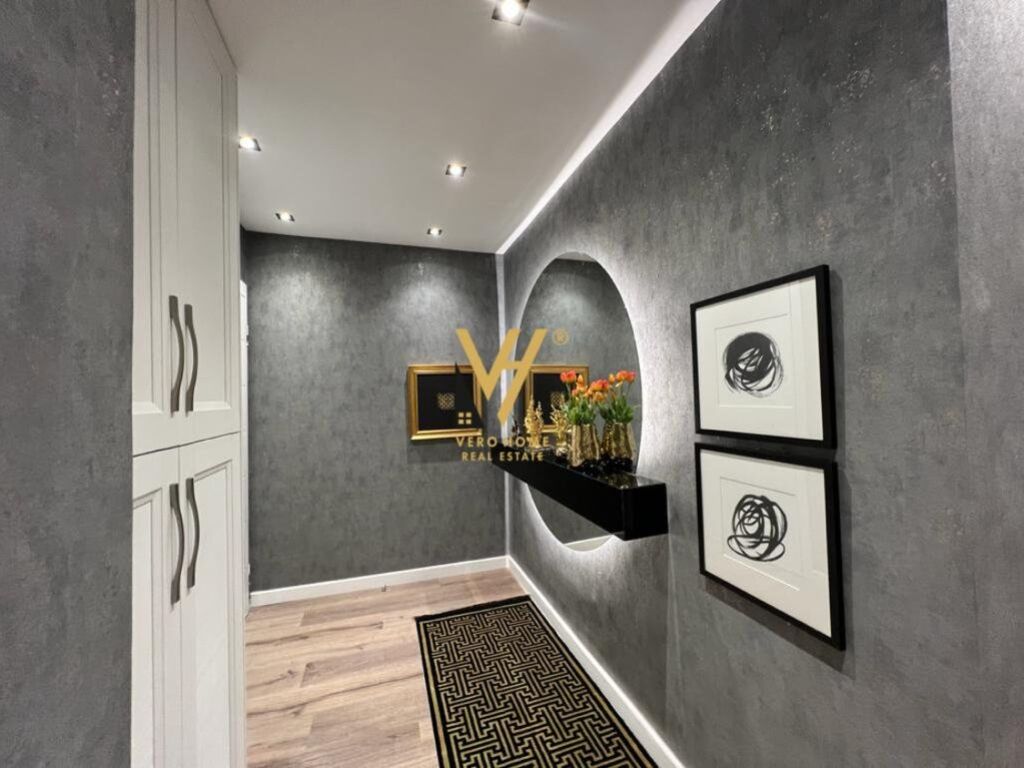 Shitet apartament 2+1 prane kompleksit nobis 110 metra katror