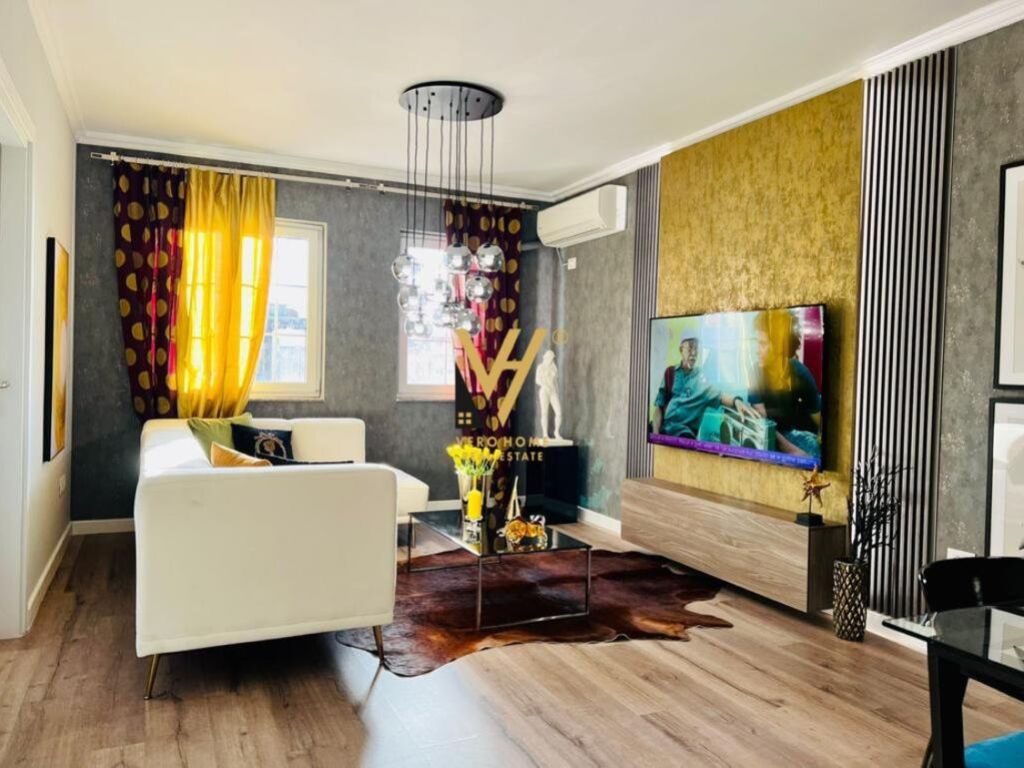 Shitet apartament 2+1 prane kompleksit nobis 110 metra katror