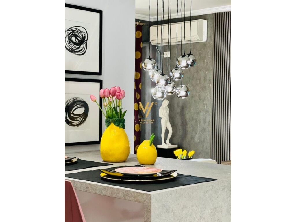 Shitet apartament 2+1 prane kompleksit nobis 110 metra katror