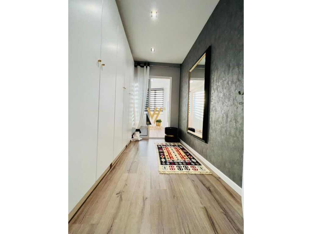 Shitet apartament 2+1 prane kompleksit nobis 110 metra katror