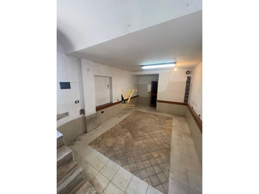 Negozio in vendita in via bogdanve 52 m² (2)