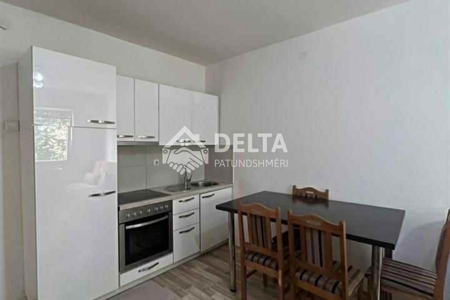 Apartamento à venda perto de Bregu i Diellit