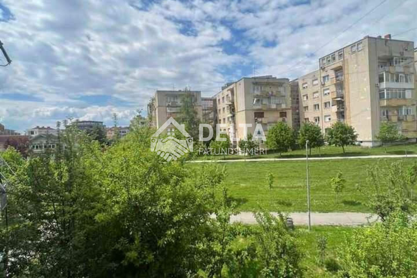 Apartamento à venda perto de Bregu i Diellit