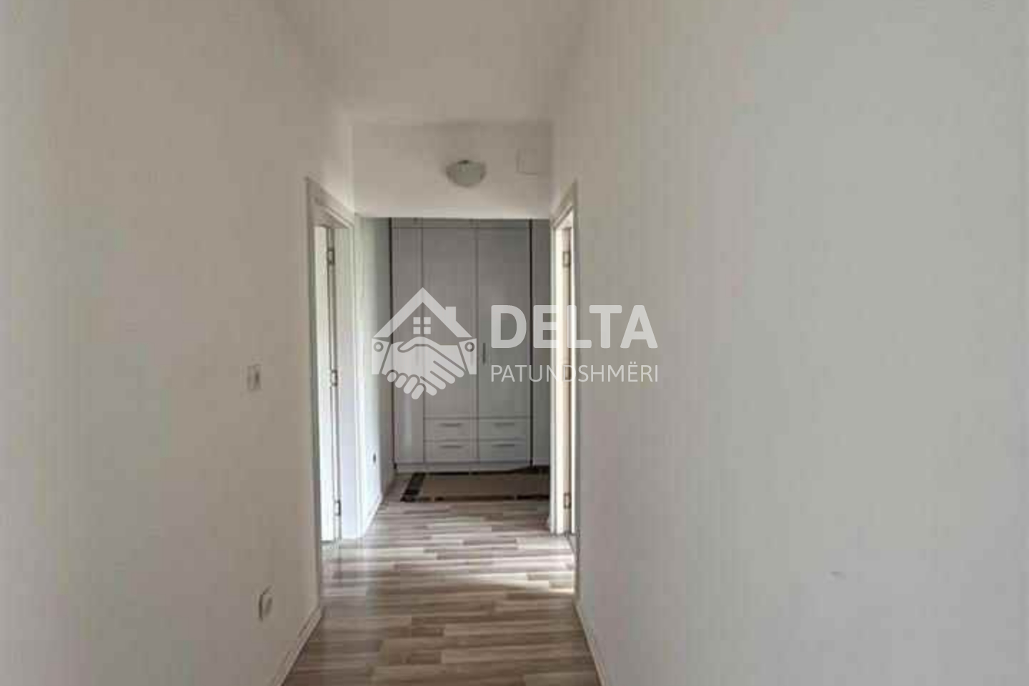 Apartamento à venda perto de Bregu i Diellit