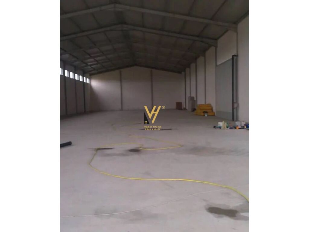 Revista en alquiler en qtu 712 m²