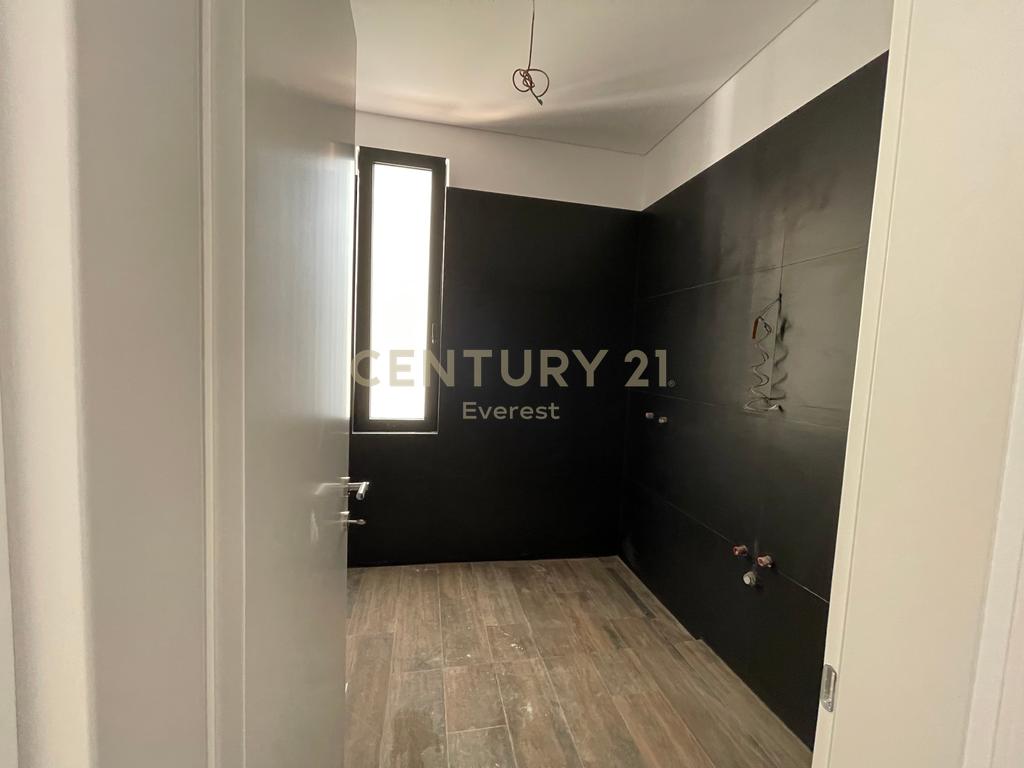Saranda, 2+1+2 wohnung mit meerblick in der nähe der regierungsvilla (5)