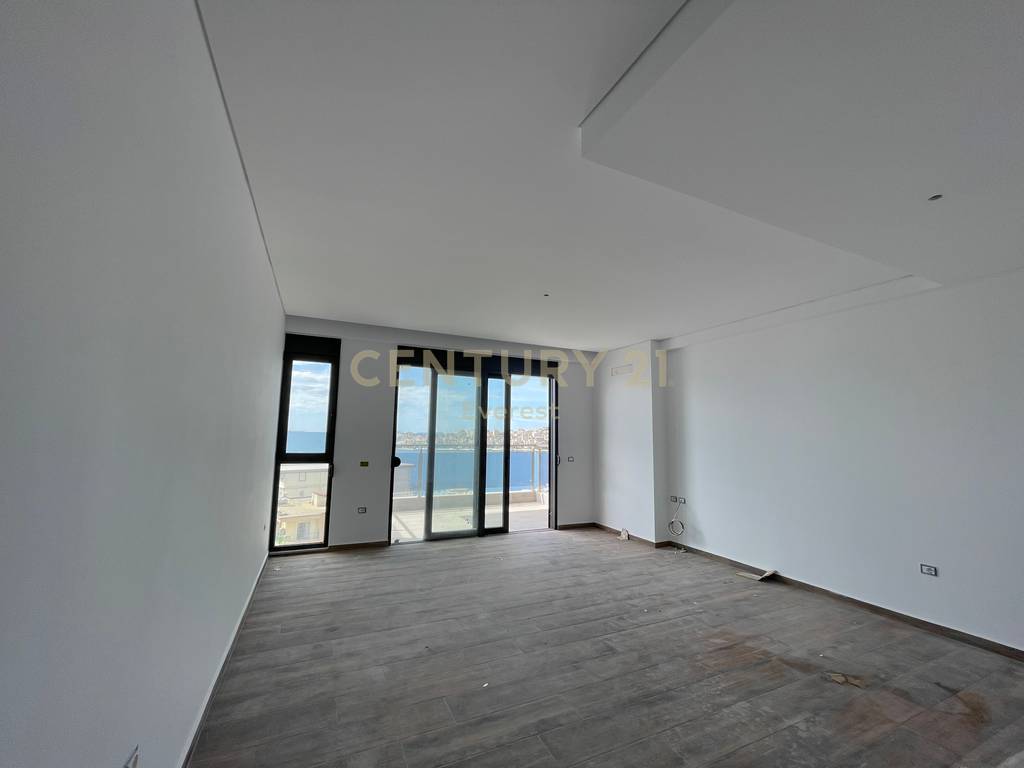 Saranda, 2+1+2 wohnung mit meerblick in der nähe der regierungsvilla (4)