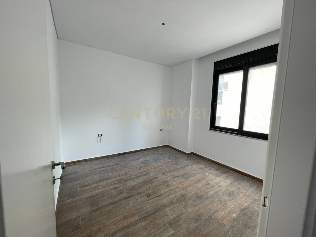 Saranda, 2+1+2 wohnung mit meerblick in der nähe der regierungsvilla (6)