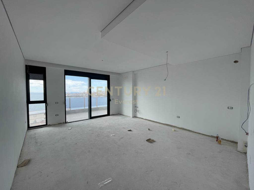 Saranda, 2+1+2 wohnung mit meerblick in der nähe der regierungsvilla (3)