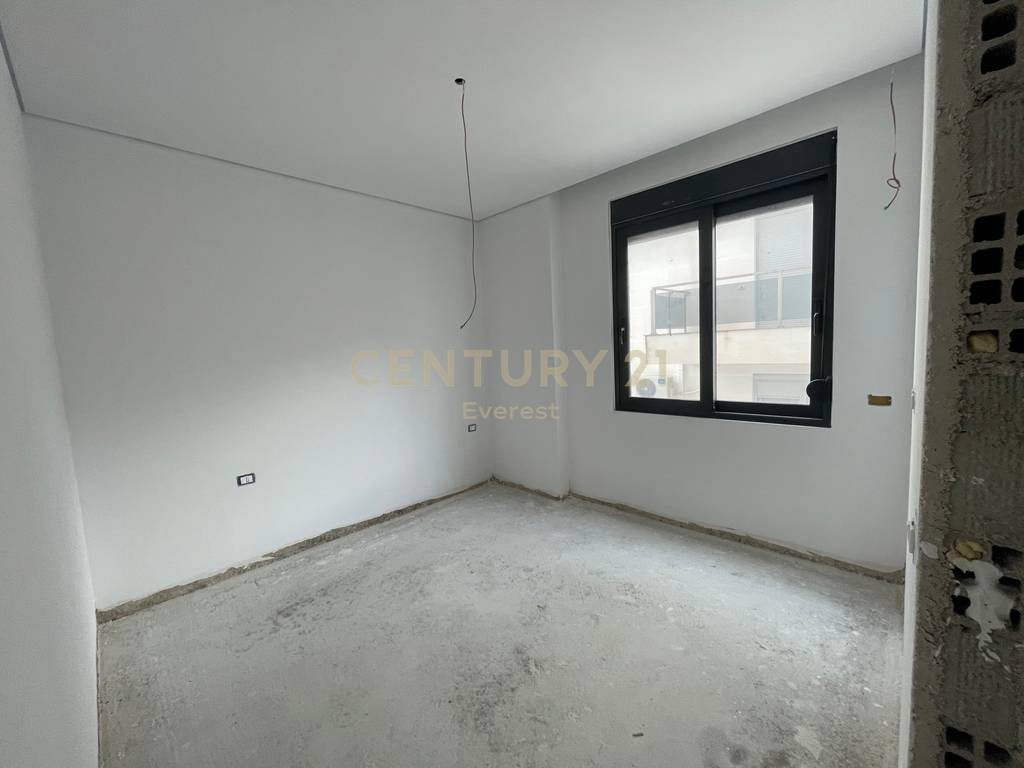 Saranda, 2+1+2 wohnung mit meerblick in der nähe der regierungsvilla (5)
