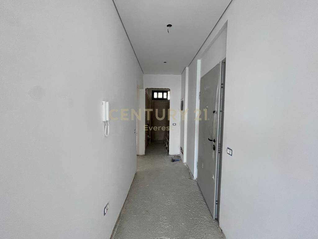 Saranda, 2+1+2 wohnung mit meerblick in der nähe der regierungsvilla (6)