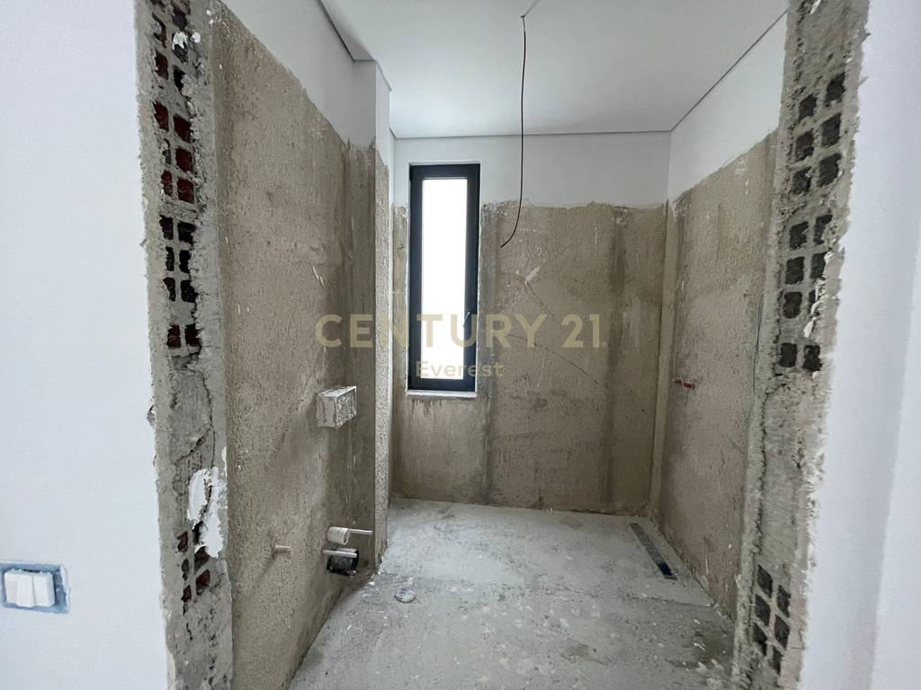 Saranda, 2+1+2 wohnung mit meerblick in der nähe der regierungsvilla (7)