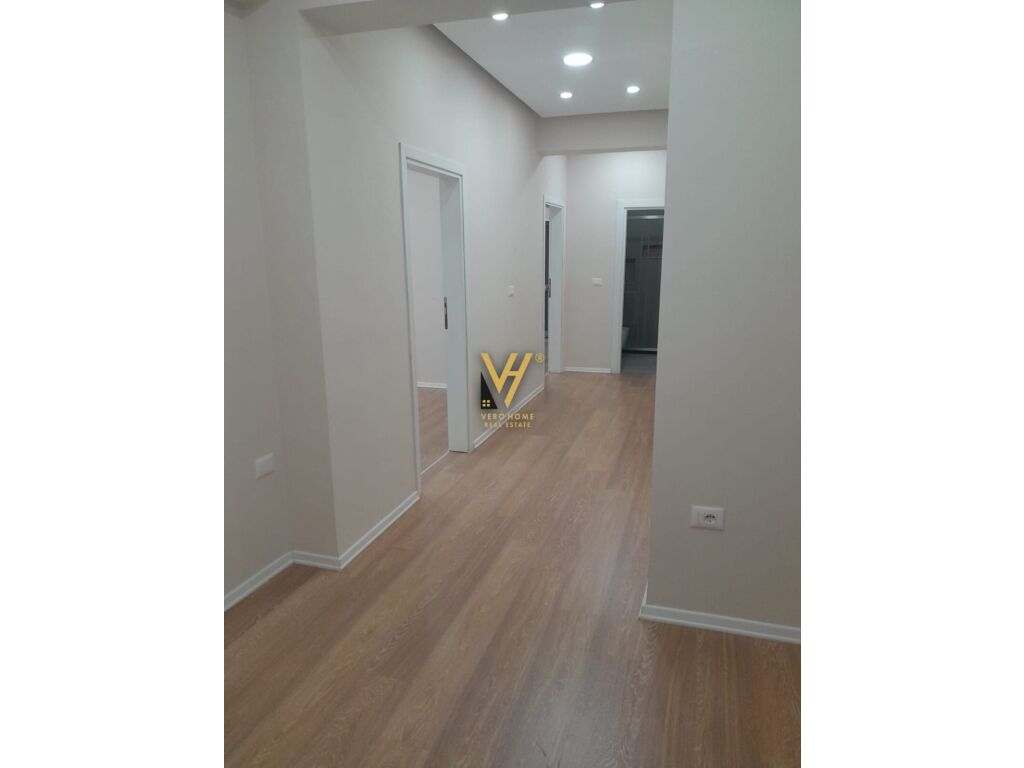 Shitet apartament 3+1 te sheshi willson 90 metra katror