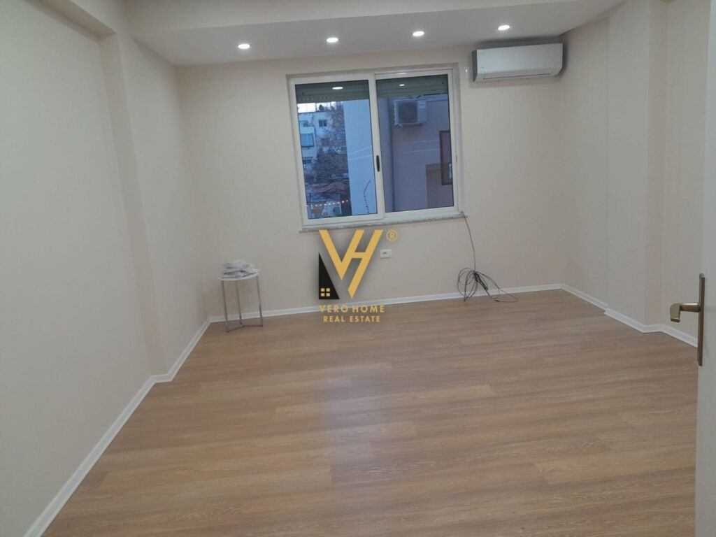 Shitet apartament 3+1 te sheshi willson 90 metra katror