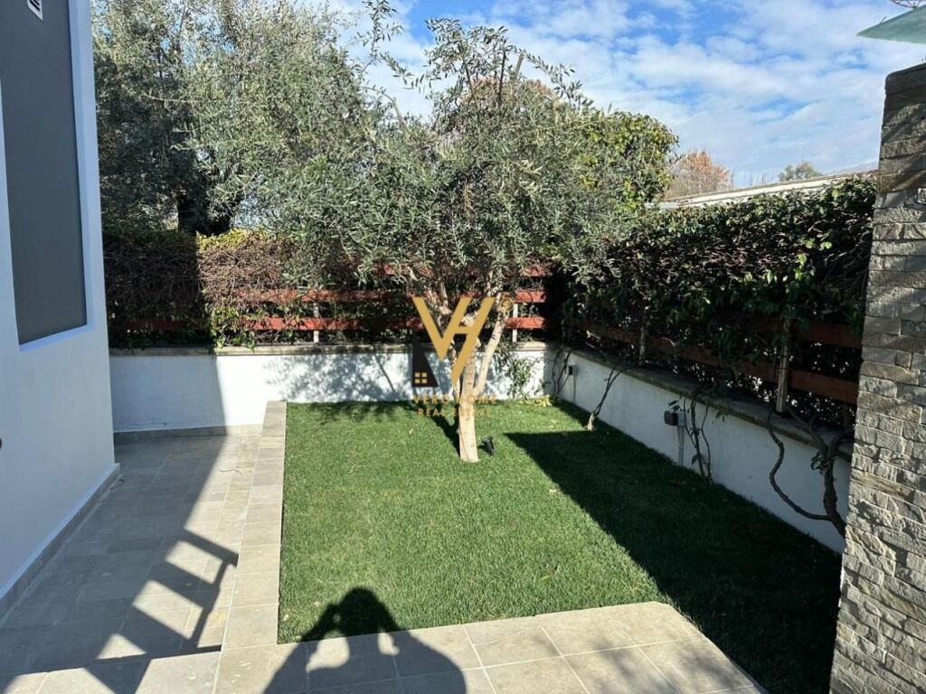 Villa con tre piani in vendita a ibe 1240 m²