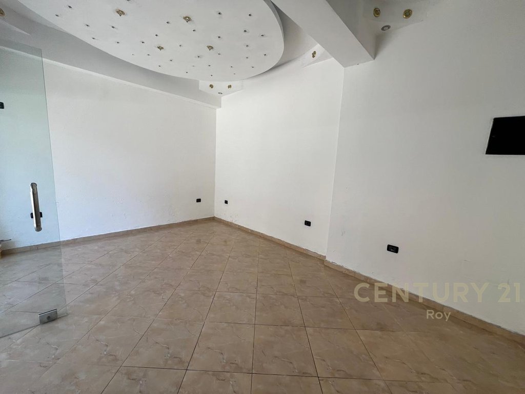 Espacio comercial en venta cerca de zjarrfikses en durres!
