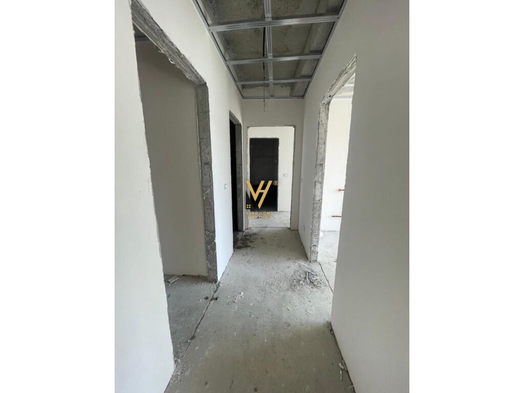 Shitet apartament 2+1+2 te liqeni artificial 1000 metra katror