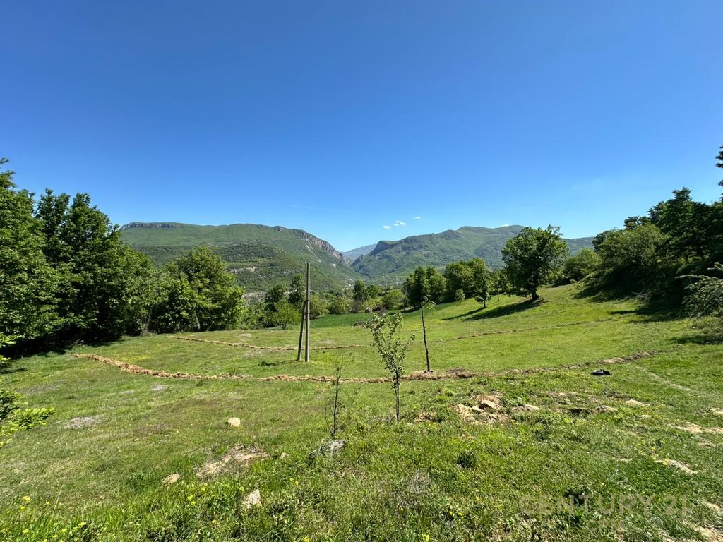 Terreno en venta en la carretera nacional a Elbasan! (3)