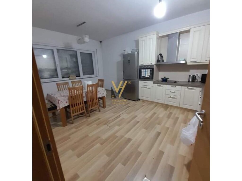 Shitet apartament 4+1+2 te te liqeni artificial 172 metra katror