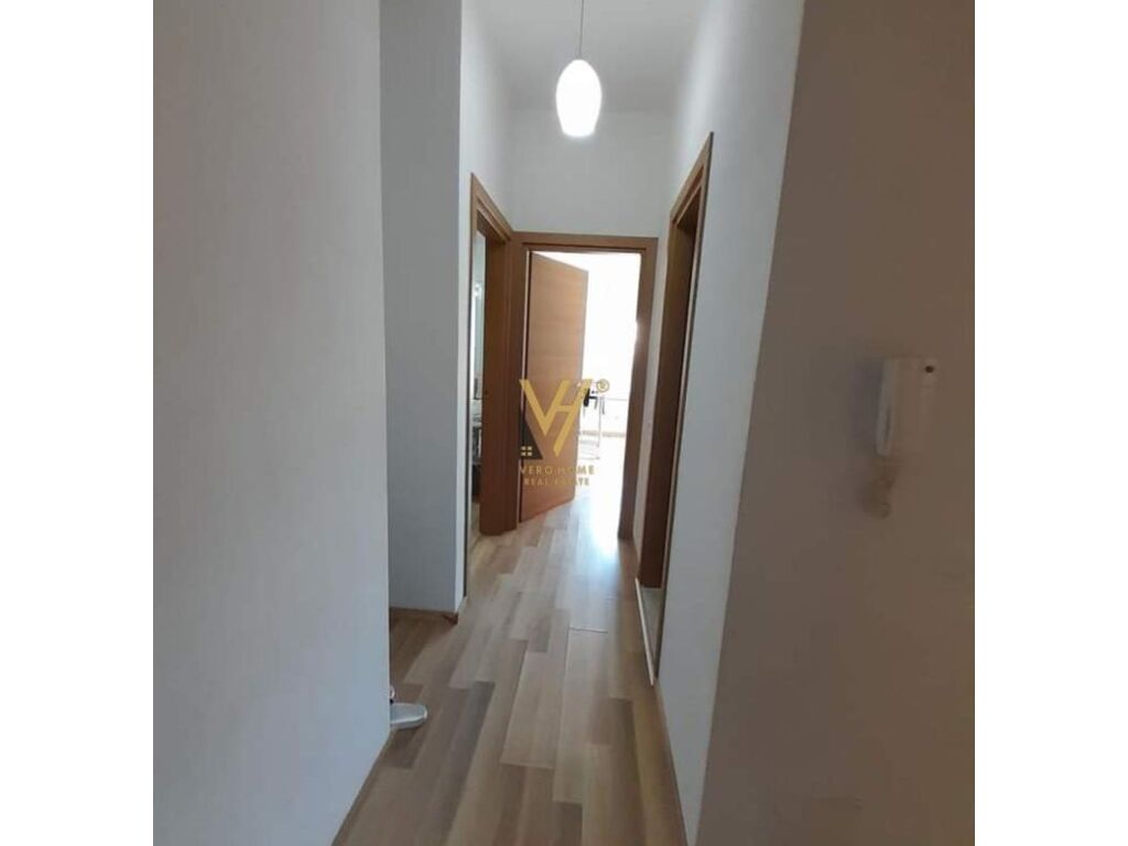 Shitet apartament 4+1+2 te te liqeni artificial 172 metra katror