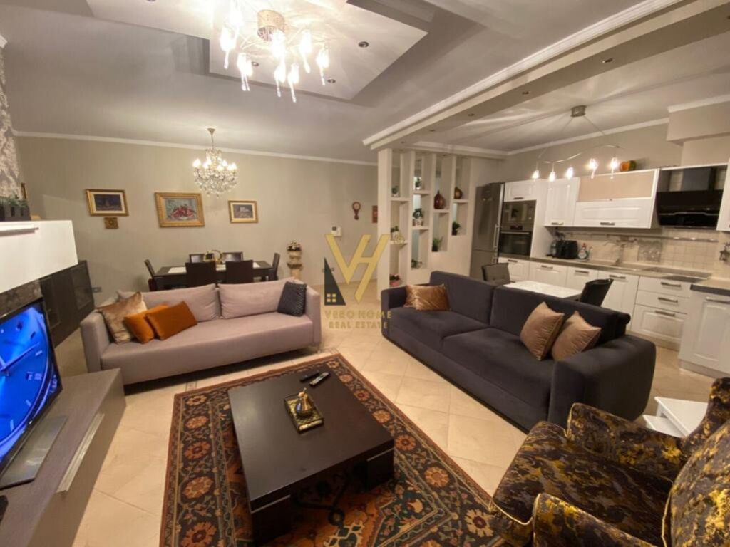 Appartement à vendre 3+1+2 rue des barricades 164 mètres carrés