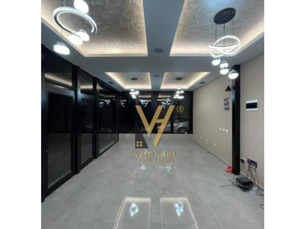 Tienda en venta 127,7 m² en Ali Demi