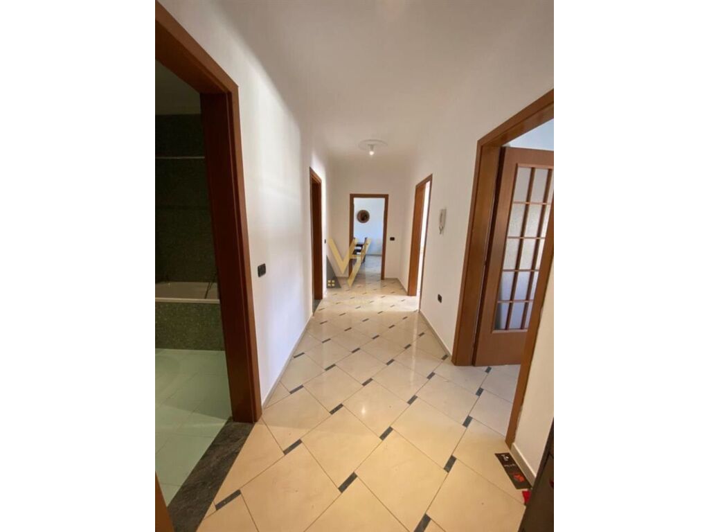 Verkaufe 2+1 wohnung in der elbasanit-straße, 106 quadratmeter