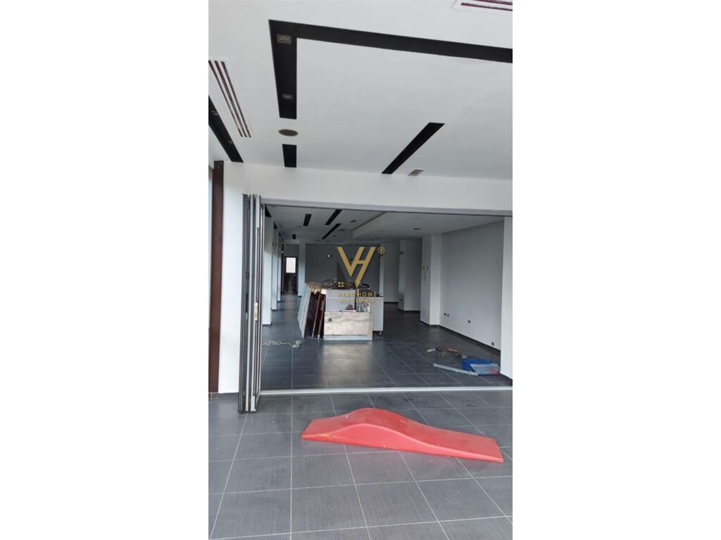 Locale commerciale in vendita 163 m² nel complesso halili a selvia