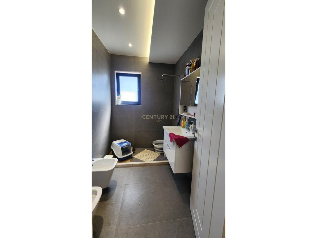Villas de 2 andares à venda na praia de durres!