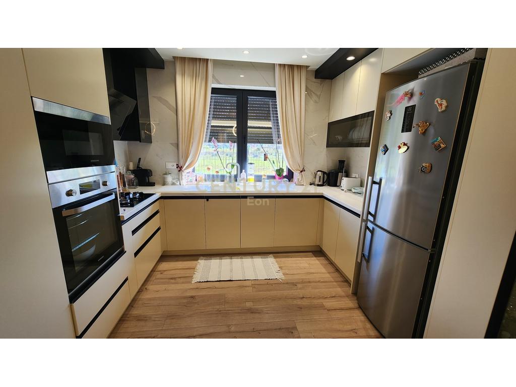 Villas de 2 andares à venda na praia de durres! (3)