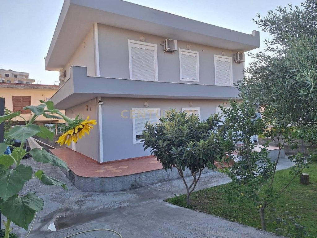 Villas de 2 andares à venda na praia de durres!