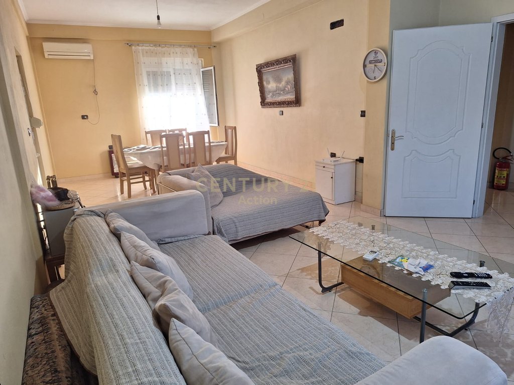 Villas de 2 andares à venda na praia de durres!