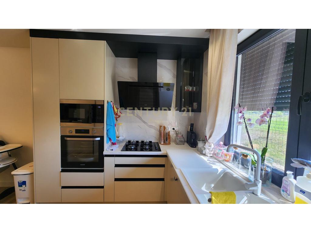 Villas de 2 andares à venda na praia de durres! (4)