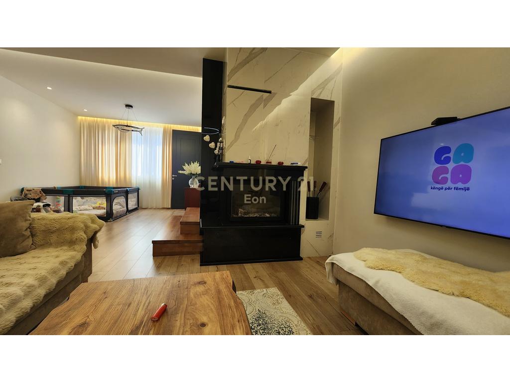 Villas de 2 andares à venda na praia de durres! (6)
