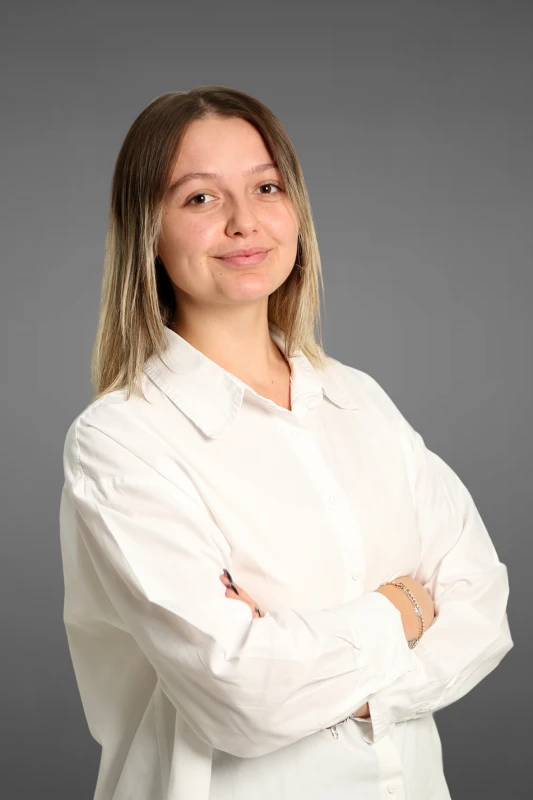 Shitet vilë në fshatin pirg në afërsi të rrugës kryesore!!!!